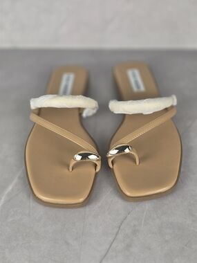 Steve Madden Women’s Tan Toe-Ring Flat Sandals with Gold Detail